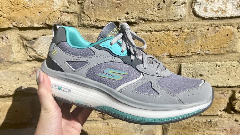The best 7 summertime Skechers casual sneakers